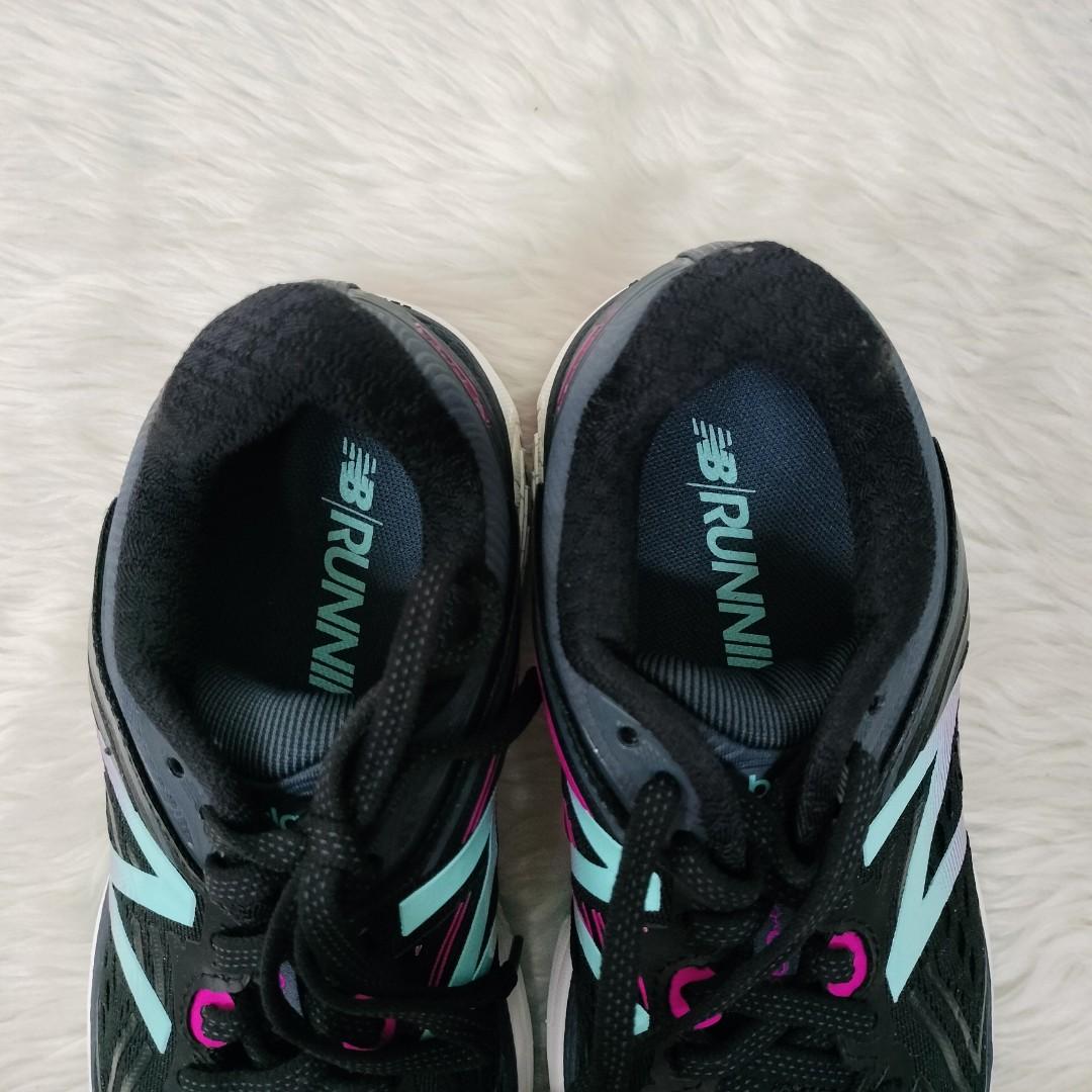 NEW BALANCE 860v8 WOMENS RUNNING SHOES SIZE US 5/ 5.5, Women's Fashion,  Footwear, Sneakers on Carousell