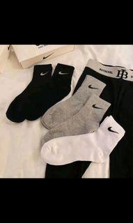 nike黑色中筒襪*1