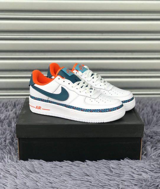 Chain top swoosh pack