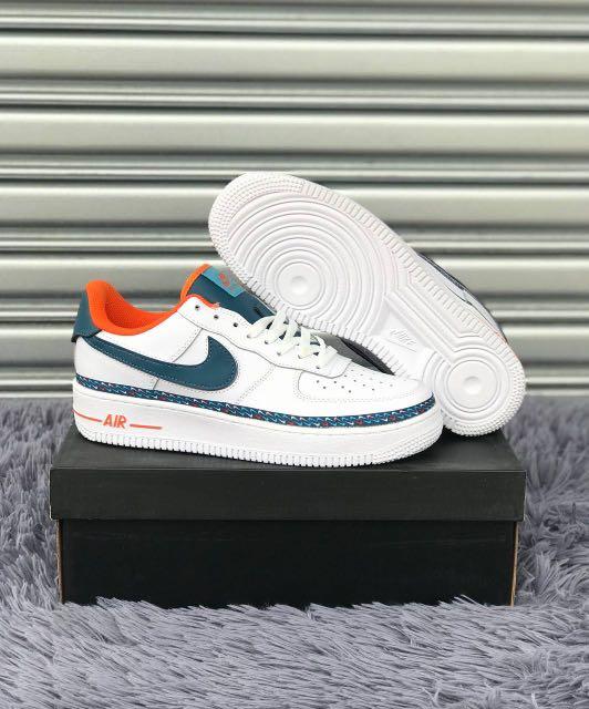Chain outlet swoosh pack