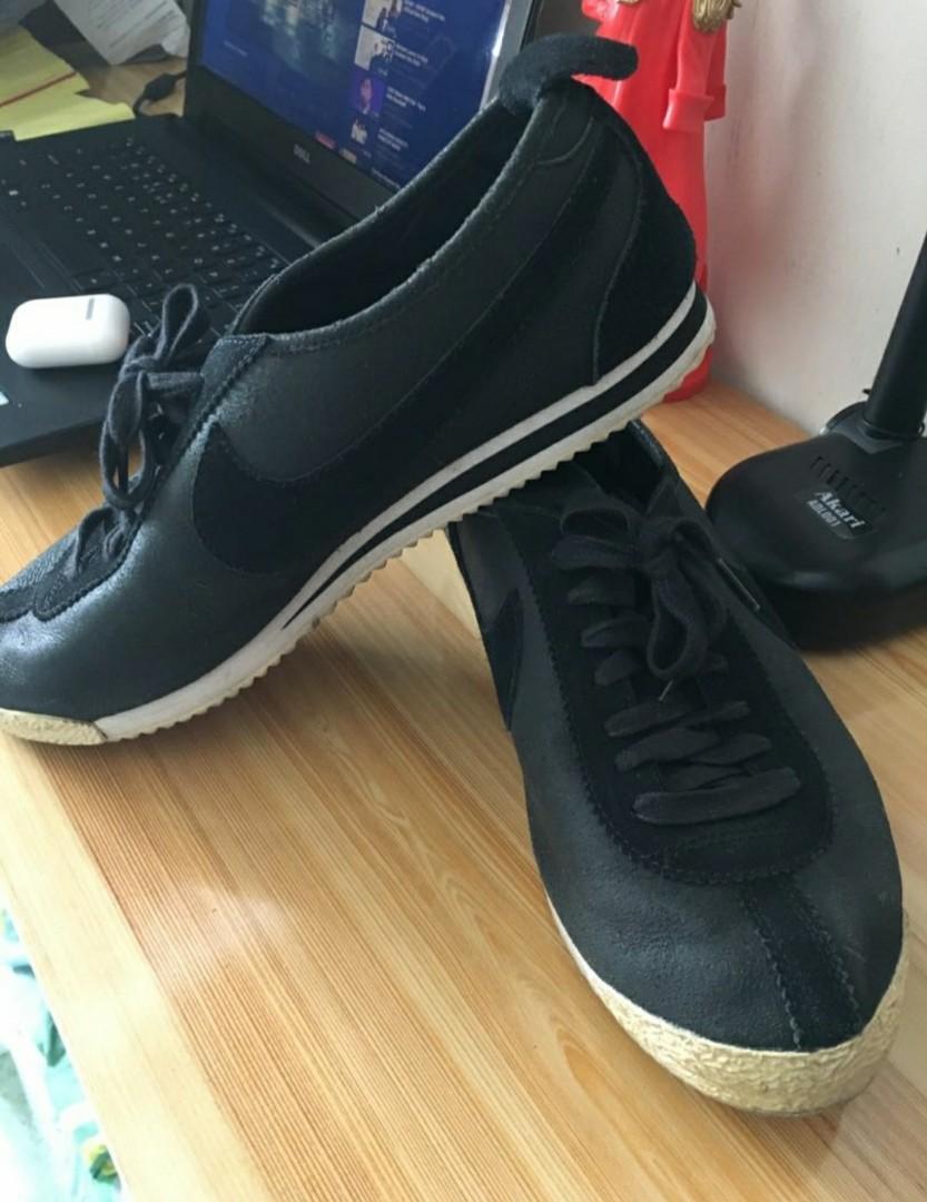 Nike cortez (Category: Sneakers) located in Makati City. Submitted by rizir (Listing ID 1176377478, Image 2). Description: Authentic nike cortez leather in very good condition. zero to minimum heeldrag..