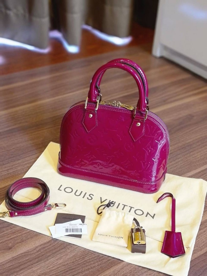 LV Alma BB Vernis Rose Ballerine 2016 With key, lock, clochette, booklet,  strap, db