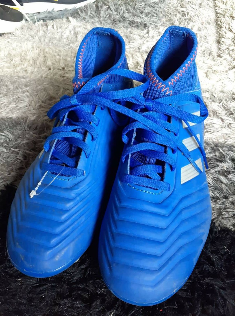 Soccer shoes Ukay Us size 5, Men's Fashion, Footwear, Sneakers on Carousell