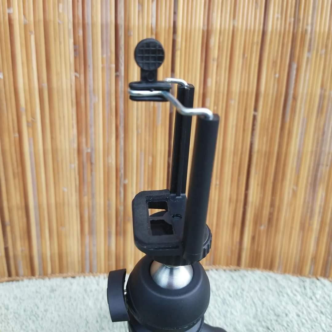 Table Camera/Cellphone TRIPOD (Category: Mounts & Holders) located in Malolos. Submitted by jestrelita (Listing ID 1176347701, Image 2). Description: Table Camera/Cellphone TRIPOD P320 - Good condition - flexible leg support - 360° free rotation.