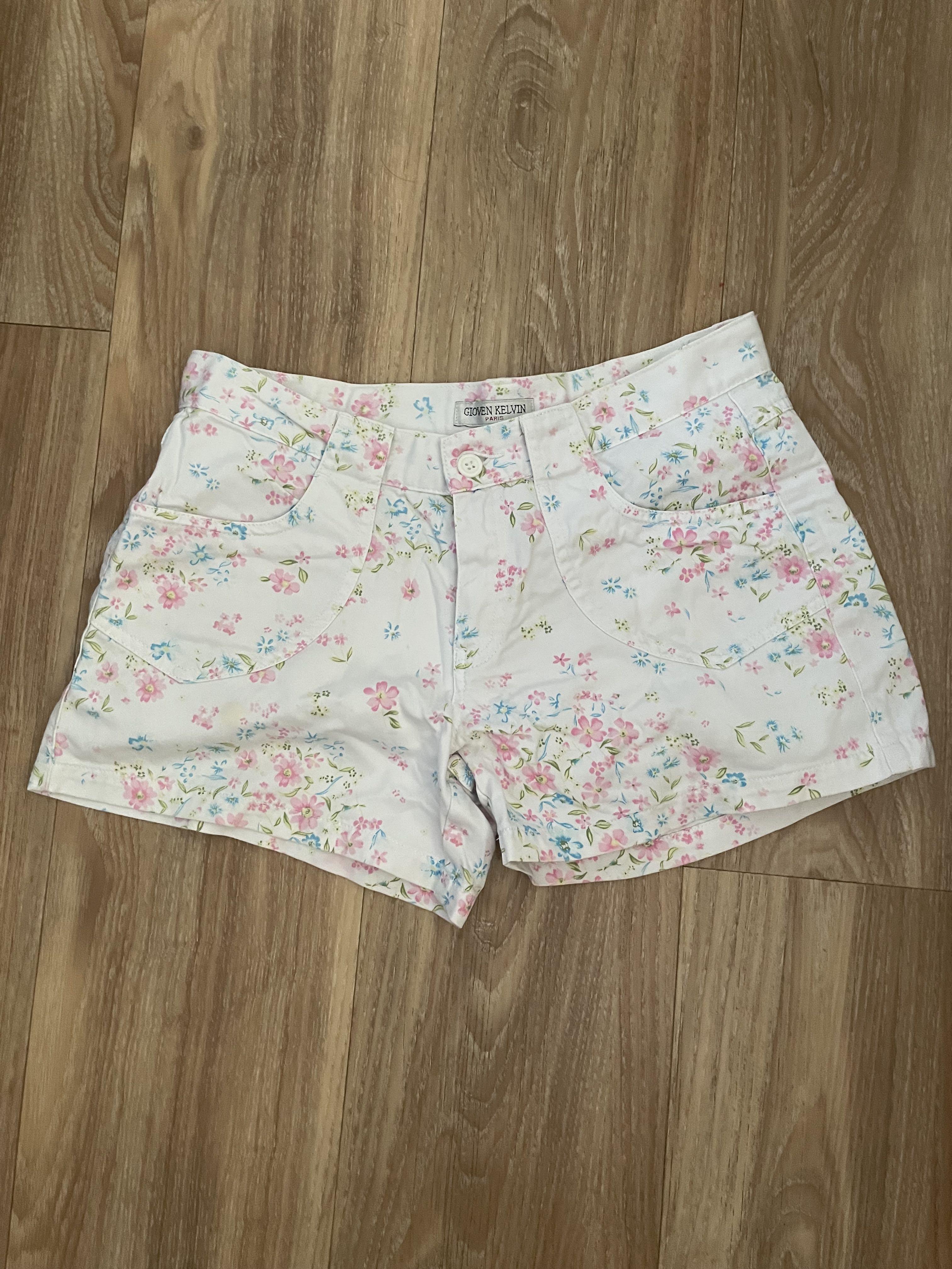 White hotsell floral shorts
