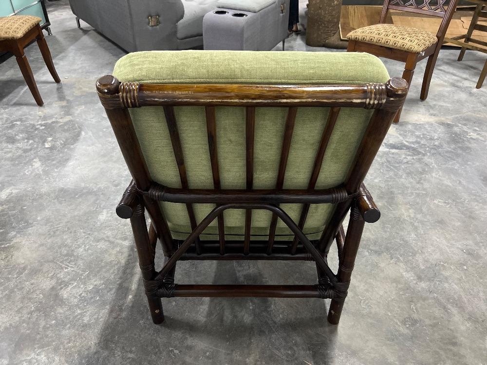 Wooden Frame Fabric Cushion Armchair Green Colour / Kerusi Berlengan