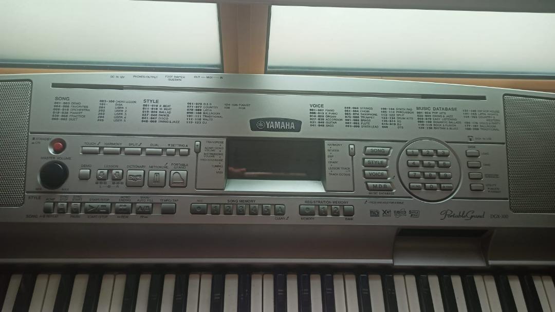 Yamaha Portable Grand DGX300 Keyboard, Hobbies & Toys, Music & Media