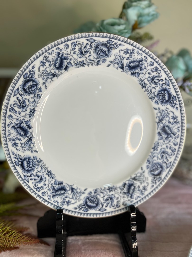 4 Luncheon or Dinner Plates HOYA by Meito REFINE Made in JAPAN