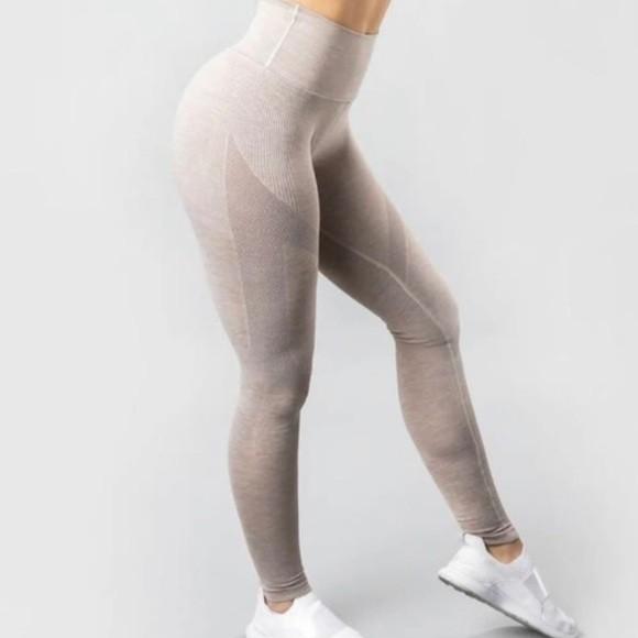 Alphalete Amplify Leggings Utility Grey, Women's Fashion, Activewear on  Carousell