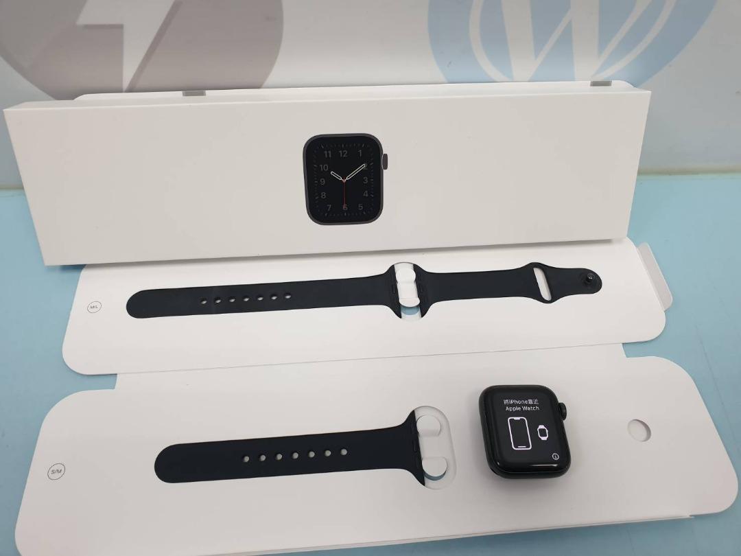 艾爾巴二手】Apple Watch SE GPS 40mm A2351太空灰鋁金屬錶殼搭黑運動