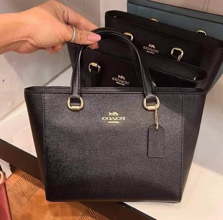 Authentic Coach Bag with zipper, Women's Fashion, Bags & Wallets,  Cross-body Bags on Carousell