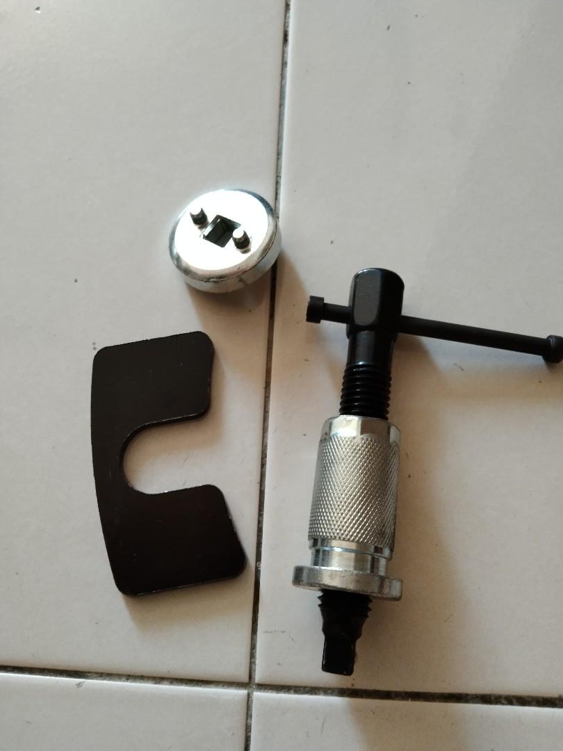 Brake caliper spreader, Auto Accessories on Carousell
