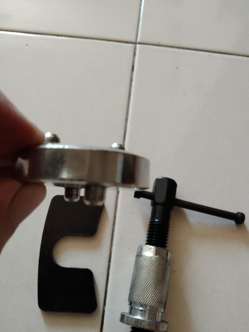 Brake caliper spreader, Auto Accessories on Carousell