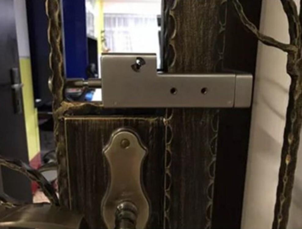 Castle HDB Gate Lock, Furniture & Home Living, Security & Locks, Locks
