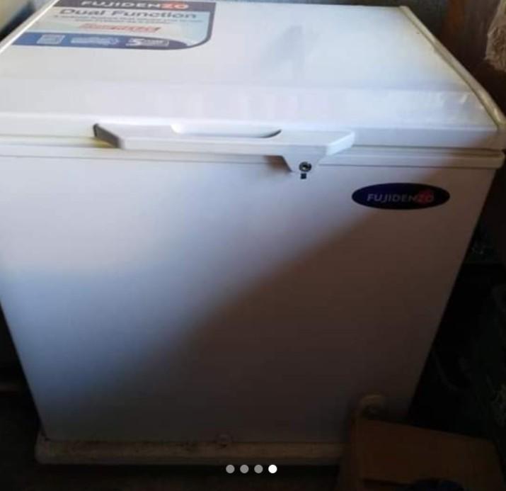 Fujidenzo Chest type freezer and chiller in 1, TV & Home Appliances