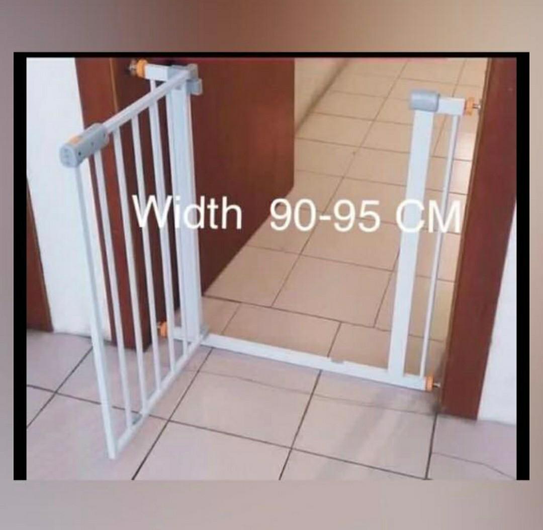 Stair gate clearance for bedroom door