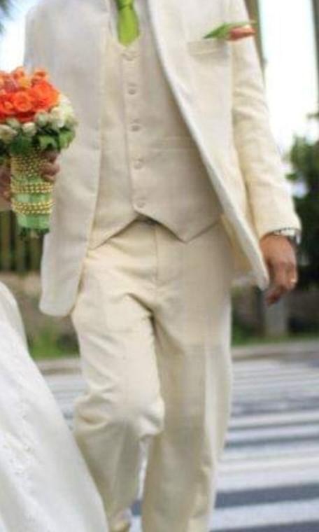 Grooms suit/Prom suit (Category: Sets & Coordinates) located in Santa Rosa. Submitted by ronalyn0321 (Listing ID 1179265462, Image 2). Description: Fits medium to large frame Color: off white Set- long sleeve inner, vest, coat, pants Mode of payment gcash Shipping services Gogoexpress /Flash express.