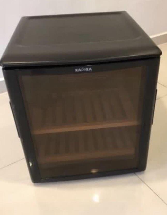 Kadeka wine fridge second hand, TV & Home Appliances, Kitchen