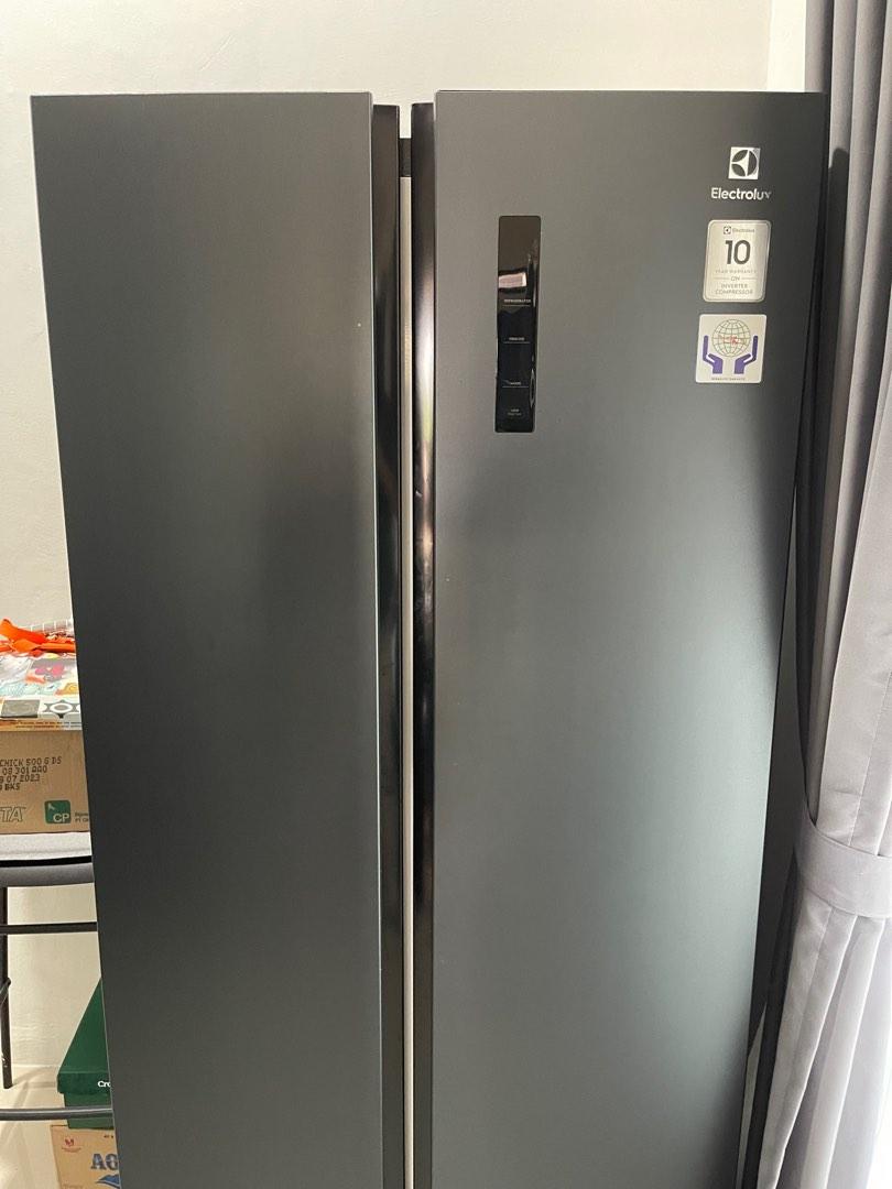 Kulkas Electrolux 2 Pintu Side by Side, Kitchen & Appliances di Carousell