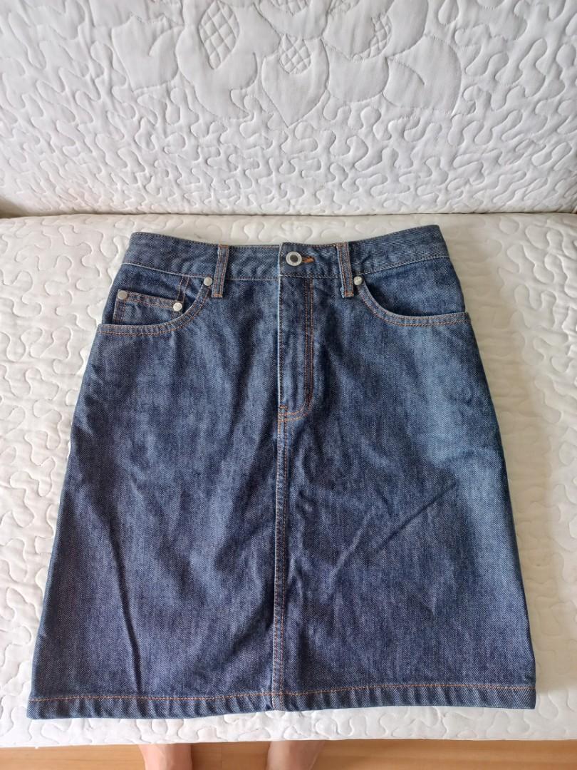 Levis skirt (Category: Skirts) located in Marikina City. Submitted by MEASP (Listing ID 1181807571, Image 1). Description: size small to semi medium waist 25 to 27, not stretchable.