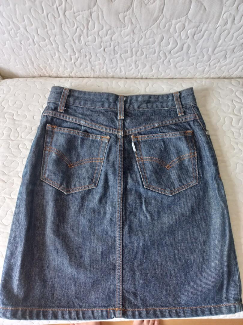 Levis skirt (Category: Skirts) located in Marikina City. Submitted by MEASP (Listing ID 1181807571, Image 2). Description: size small to semi medium waist 25 to 27, not stretchable.