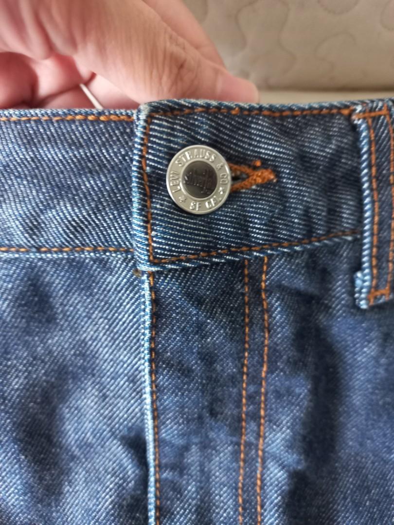 Levis skirt (Category: Skirts) located in Marikina City. Submitted by MEASP (Listing ID 1181807571, Image 3). Description: size small to semi medium waist 25 to 27, not stretchable.