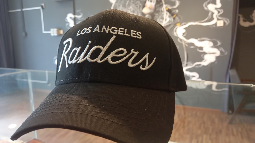 Los Angeles Raiders Mitchell's and ness curved snapback, Men's Fashion,  Watches & Accessories, Cap & Hats on Carousell