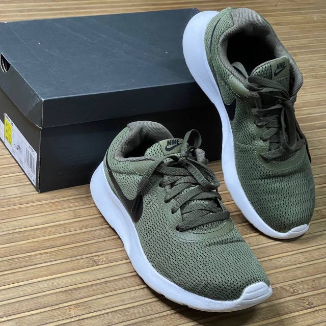 Nike 2025 tanjun olive