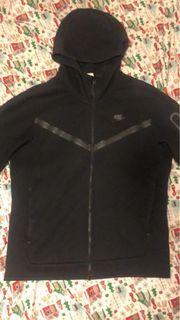 Nike tech (only sweater, all black, medium mens)