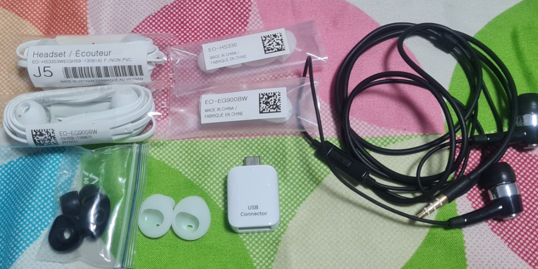 Original Samsung Earpieces, Mobile Phones & Gadgets, Mobile & Gadget Accessories, Other Mobile