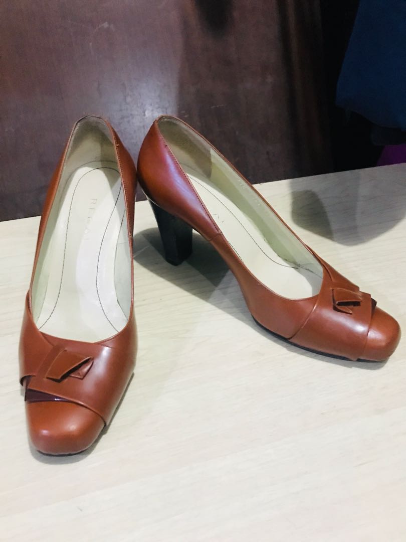 Regal Soft Leather Shoes, Women's Fashion, Footwear, Heels on Carousell
