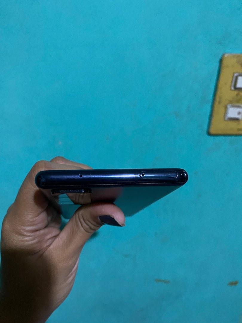 SAMSUNG S20 FE (Category: Samsung) located in Caloocan City. Submitted by xxnikkico (Listing ID 1181791677, Image 3). Description: Barely use unit. Meron konting flaws. RFS: ayaw ng samsung 128gb All accessories included. With box Pwede tawad basta sure buyer. Meet up: Trinoma / Sm North .