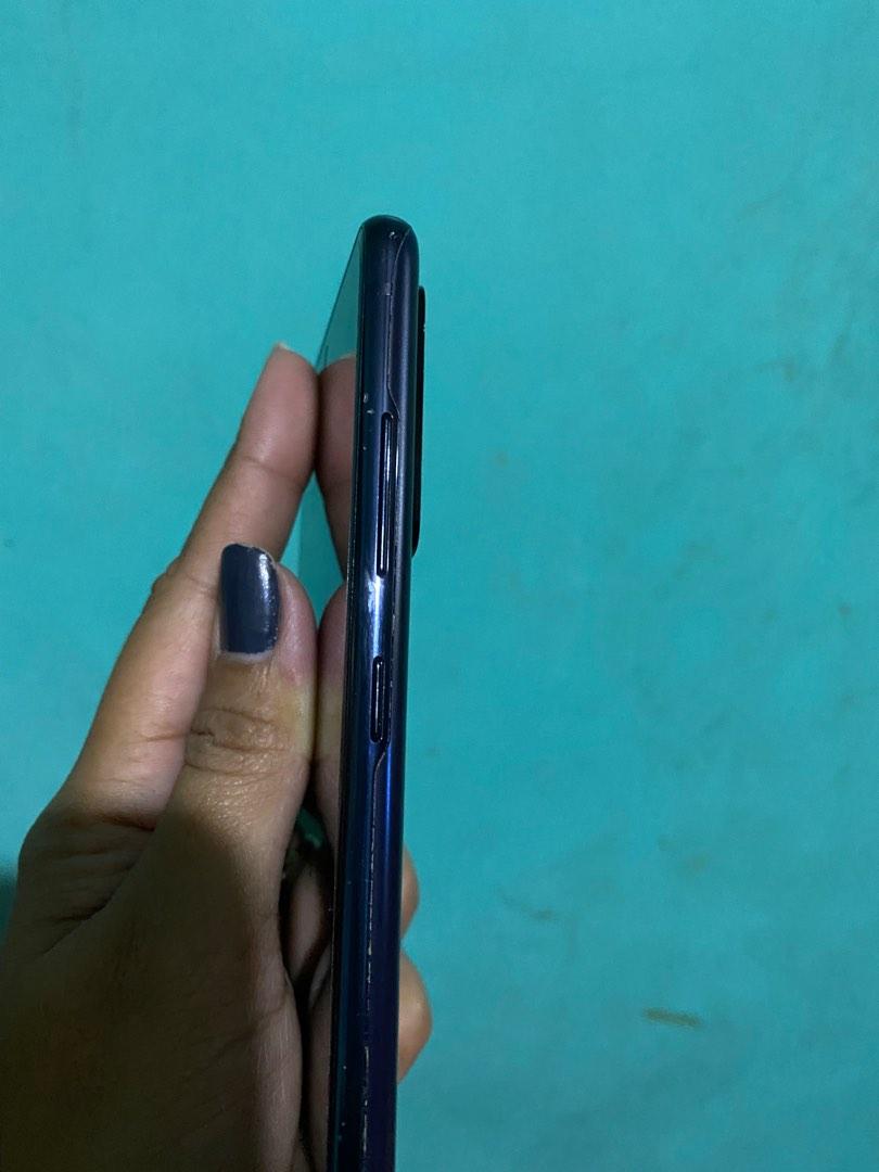 SAMSUNG S20 FE (Category: Samsung) located in Caloocan City. Submitted by xxnikkico (Listing ID 1181791677, Image 2). Description: Barely use unit. Meron konting flaws. RFS: ayaw ng samsung 128gb All accessories included. With box Pwede tawad basta sure buyer. Meet up: Trinoma / Sm North .