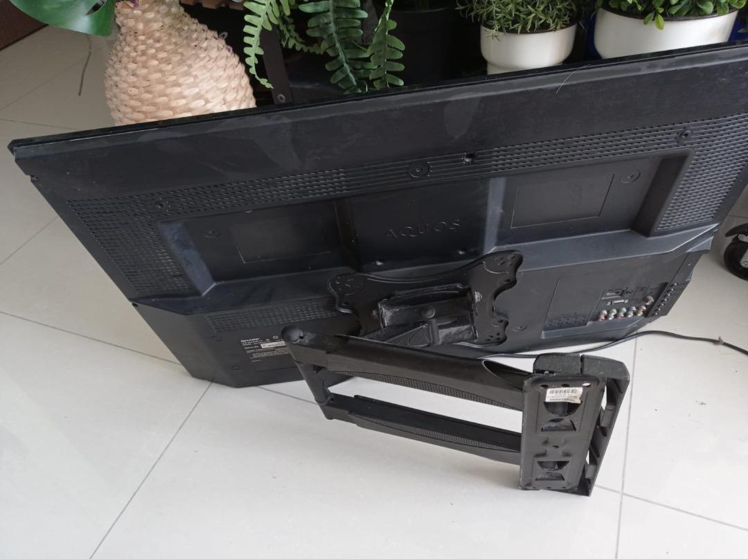 Sharp Aquos 32" LCD TV with Complimentary Wall Mount, TV & Home