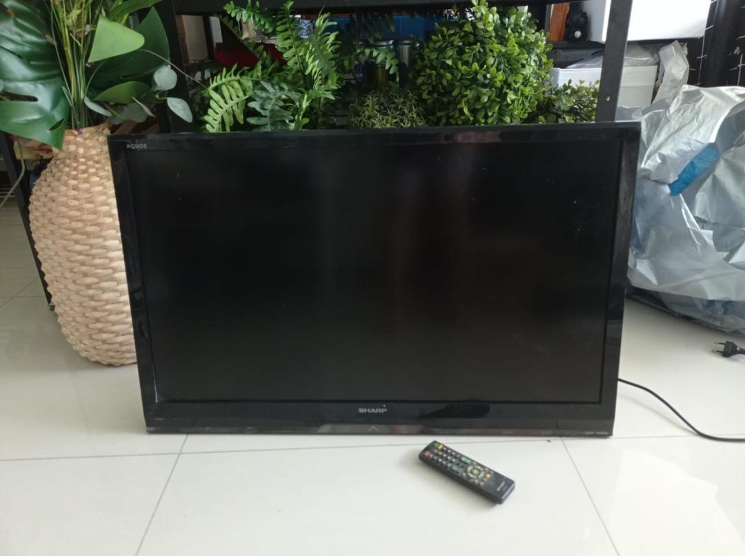 Sharp Aquos 32" LCD TV with Complimentary Wall Mount, TV & Home