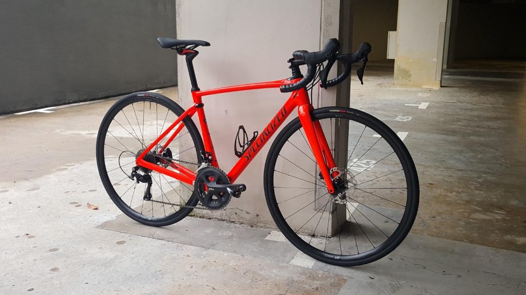 Specialized roubaix 2018 outlet carbon road bike red