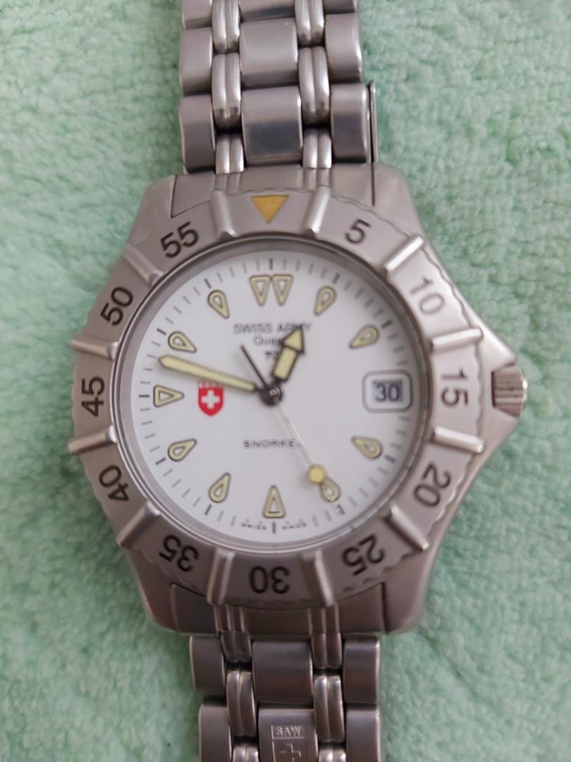 Swiss Army Men's Watch (Category: Men's Watches) located in Mandaluyong City. Submitted by lonewolf888_888 (Listing ID 1181760891, Image 3). Description: authentic Swiss Army watch model: Snorkel 100 meters 40 mm diameter unidirectional bezel quartz fits 7.5 wrist comfortably double locking clasp with diver's extension link all functions working new battery Swiss made.