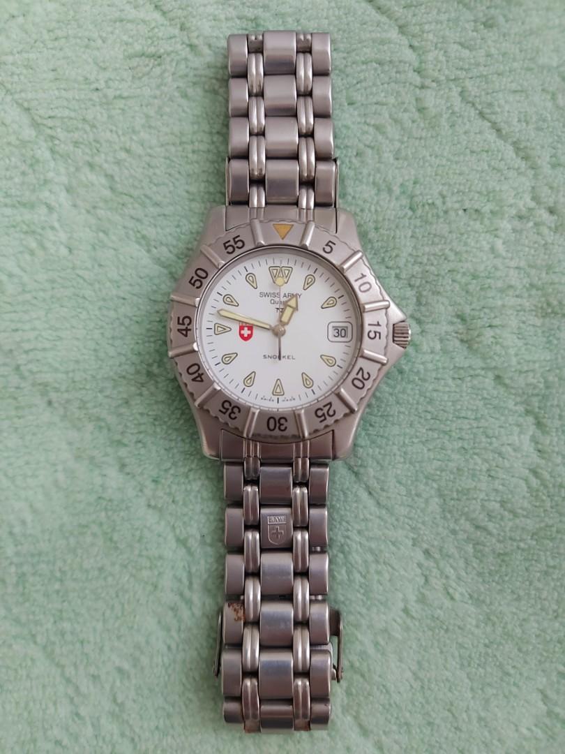 Swiss Army Men's Watch (Category: Men's Watches) located in Mandaluyong City. Submitted by lonewolf888_888 (Listing ID 1181760891, Image 2). Description: authentic Swiss Army watch model: Snorkel 100 meters 40 mm diameter unidirectional bezel quartz fits 7.5 wrist comfortably double locking clasp with diver's extension link all functions working new battery Swiss made.