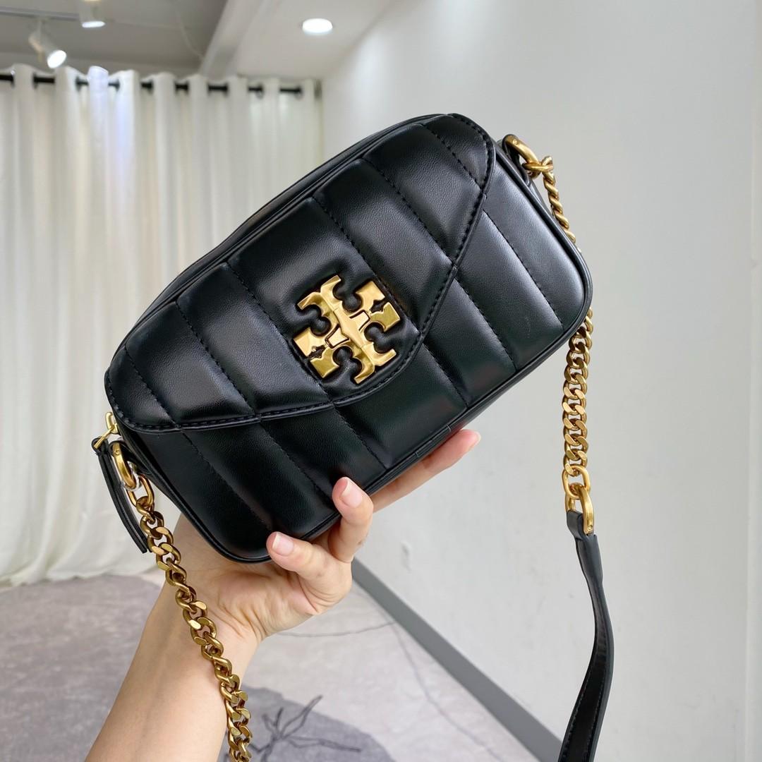 Kira quilted leather shoulder bag in black - Tory Burch