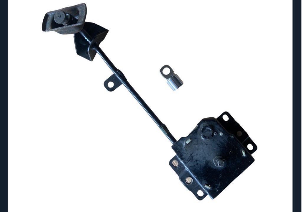 Toyota Estima Spare Tyre Bracket, Car Accessories, Accessories on Carousell