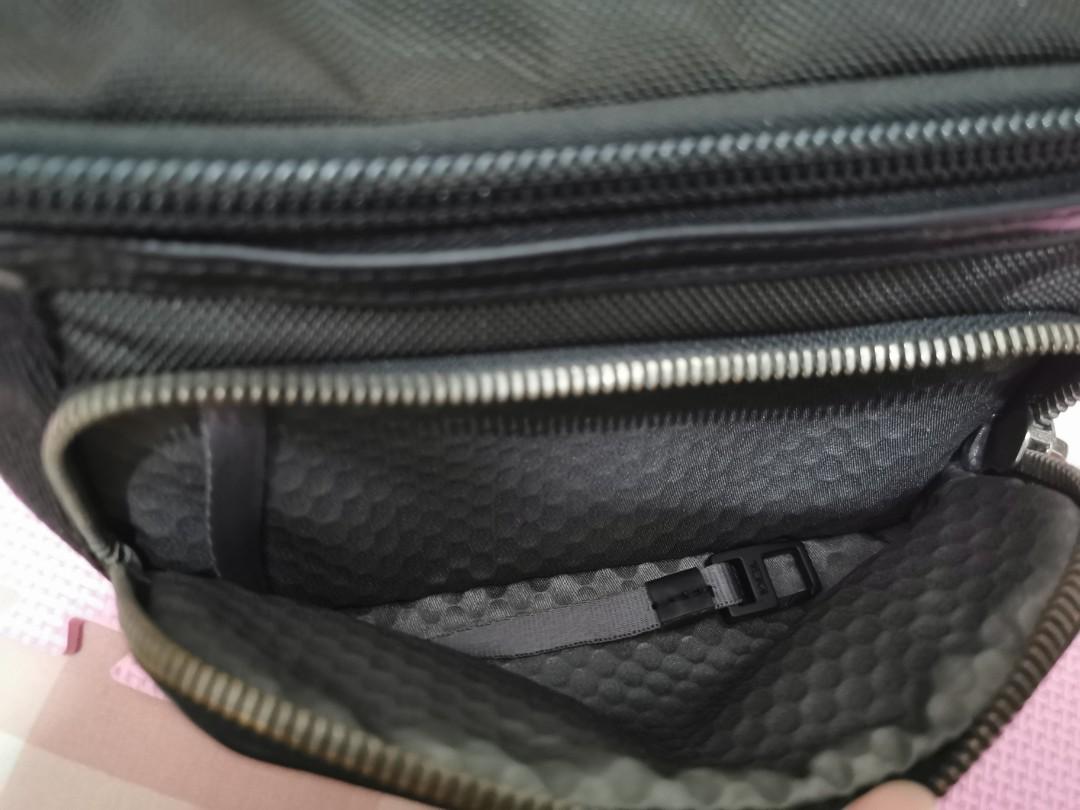 Tumi Columbus Sling Bag Hitam Black Mulus Original Authentic, Fesyen