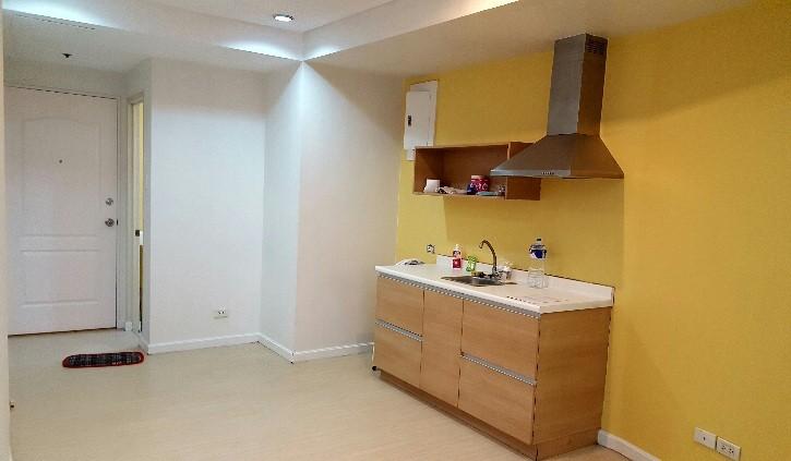 POBLACION MAKATI: BEL-AIR SOHO CONDO NICE STUDIO UNIT (Category: Apartments & Condos) located in Makati City. Submitted by reneodilon (Listing ID 1182014306, Image 1). Description: 23sqm Unfurnished Nice View, Big Window Very Near Makati CBD, 24/7 SECURITY Selling below zonal value of P170k per sqm PRICE NEGOTIABLE!.