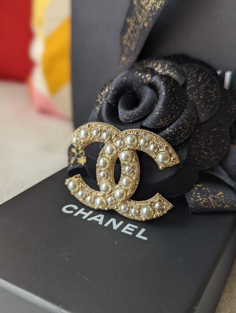 Chanel Bow Brooch With Pearls And Crystals LGHW