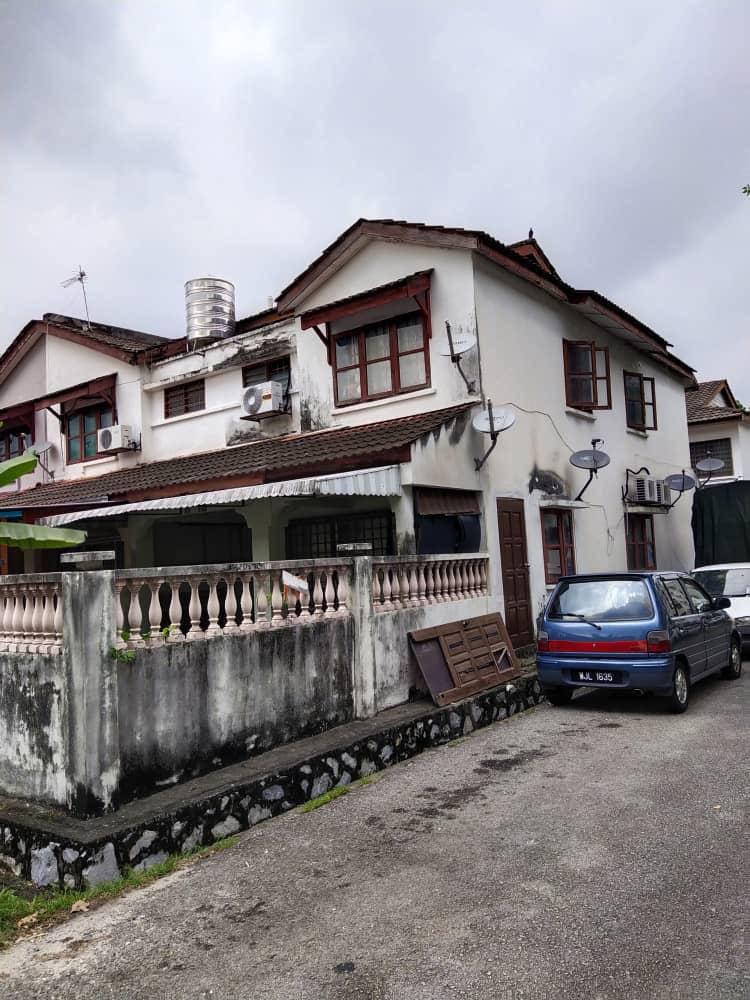 End lot near sunway pyramid, Property, For Sale on Carousell