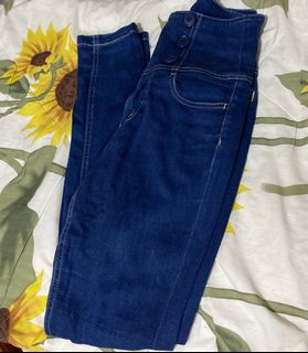 (Category: ) located in . Submitted by Aisell (Listing ID 1181942810, Image 1). Description: .