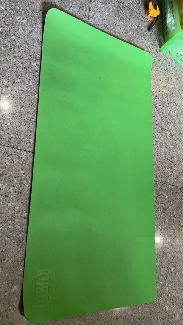 IKEA desk with adjustable legs (free desktop mat with purchase