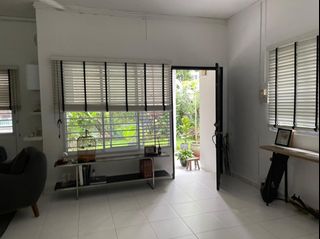(Category: ) located in . Submitted by iuliao (Listing ID 1182018388, Image 1). Description: .