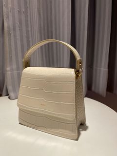 由 michellesecondhand (刊登 ID 1182008331，圖片 1) 提交，位於 的 (類別：)，說明：。