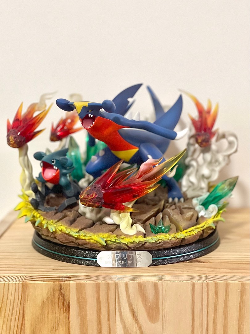 King Finger Studio Pokemon Statue Garchomp & Gible, Hobbies & Toys