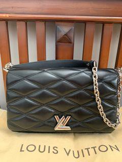 Louis Vuitton LV Twist Mini Bag Super Black 23x17x9.5cm – Replica